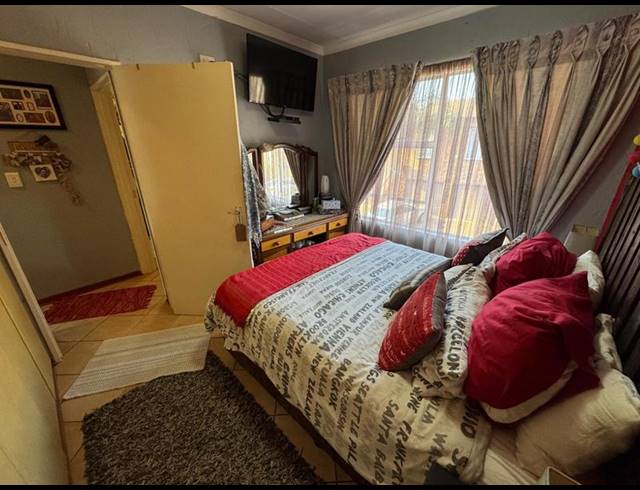 2 BEDROOM TOWNHOUSE FOR SALE IN GLEN MARAIS